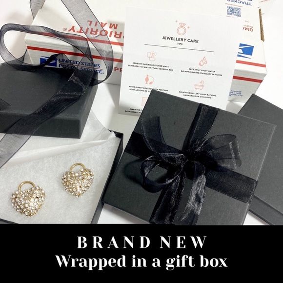 2/$35🖤 Anthropologie Red Embroidered Weave Gold Plated C Hoop Earrings D3 - Picture 2 of 7